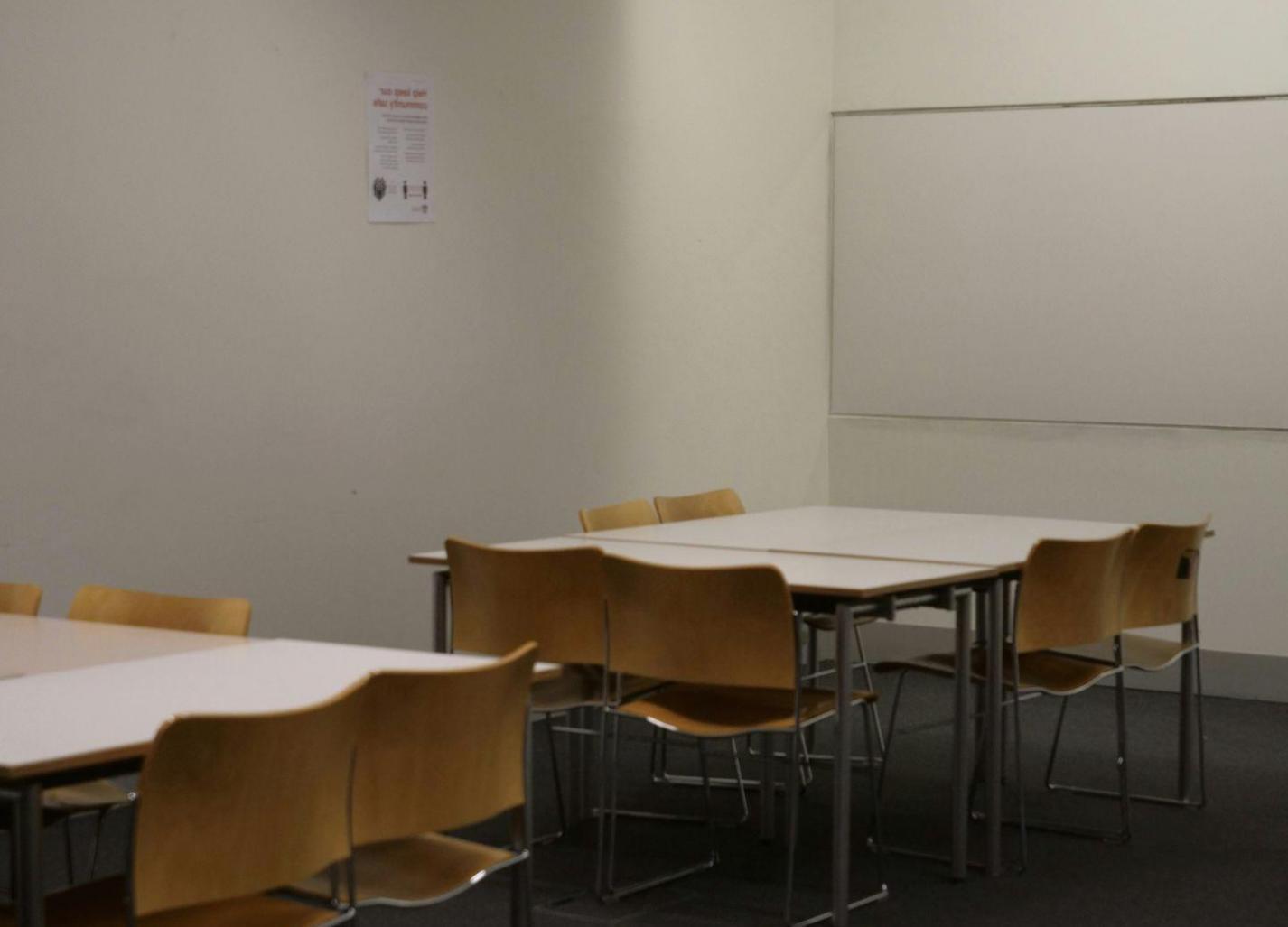 Équipe pédagogique travaillant sur l'élaboration de programmes de formation